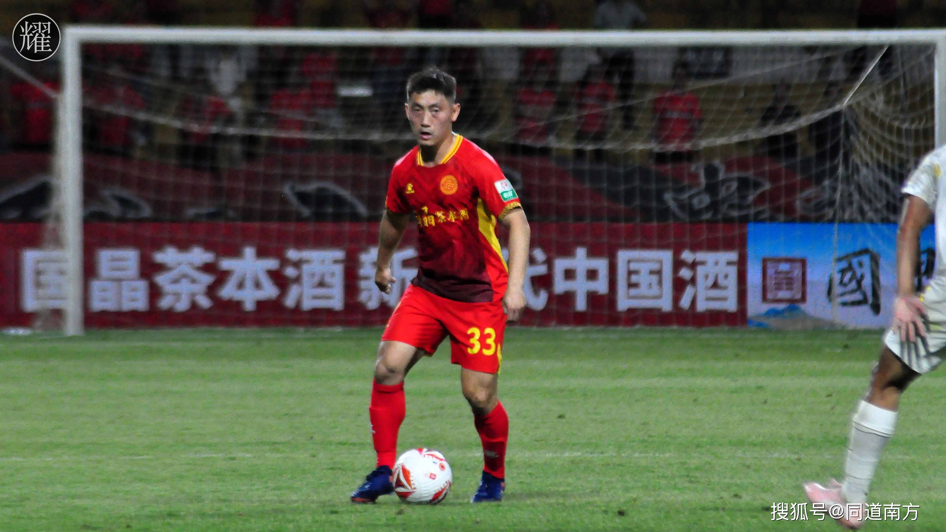 本土球队夺得全国足球联赛冠军，创下新纪录的简单介绍