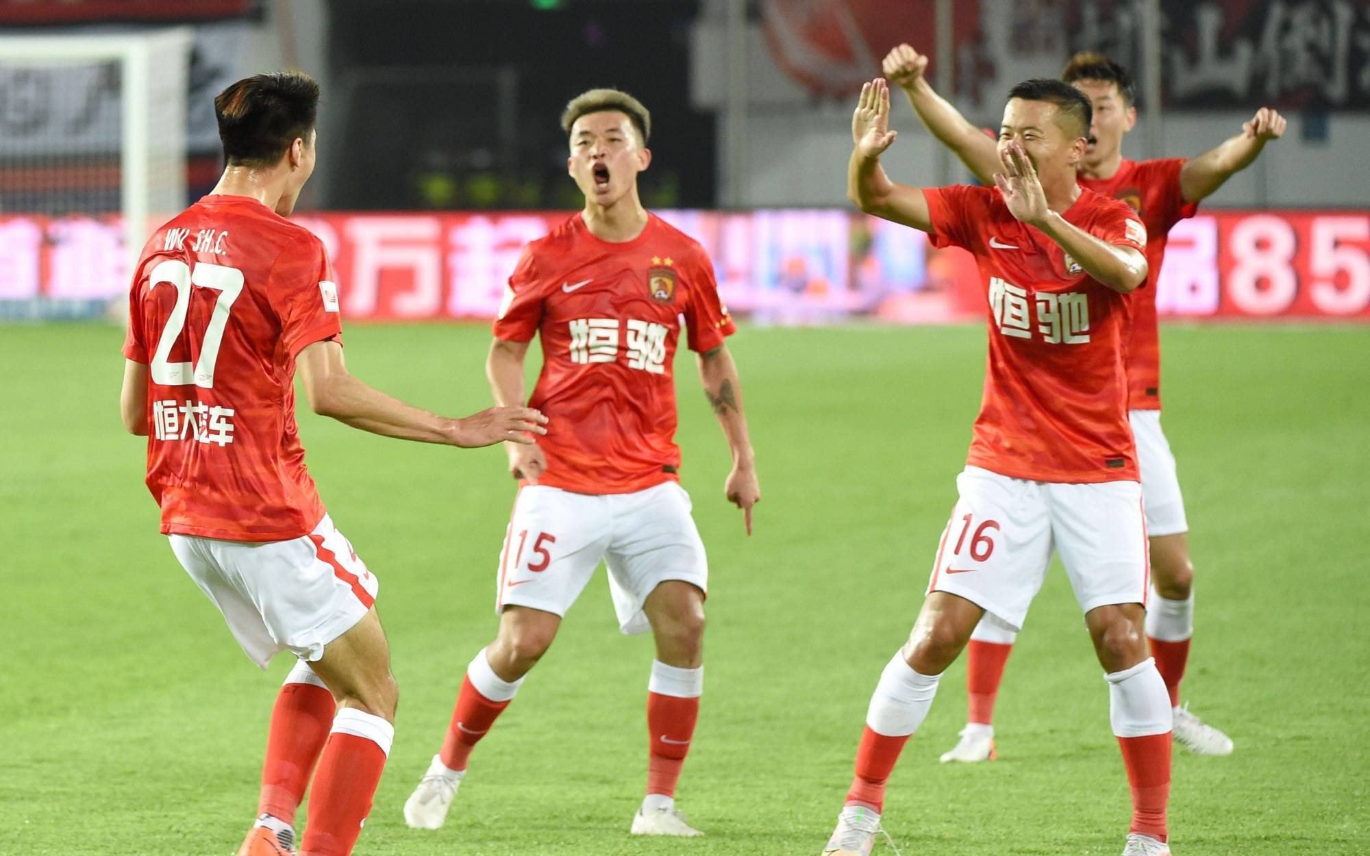 新疆队欲取代广州队，争夺联赛头名的简单介绍