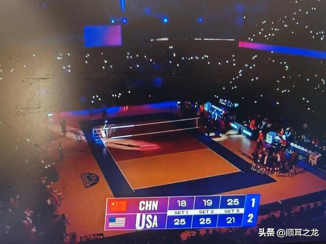 队长带领球队逆转胜利引爆现场气氛