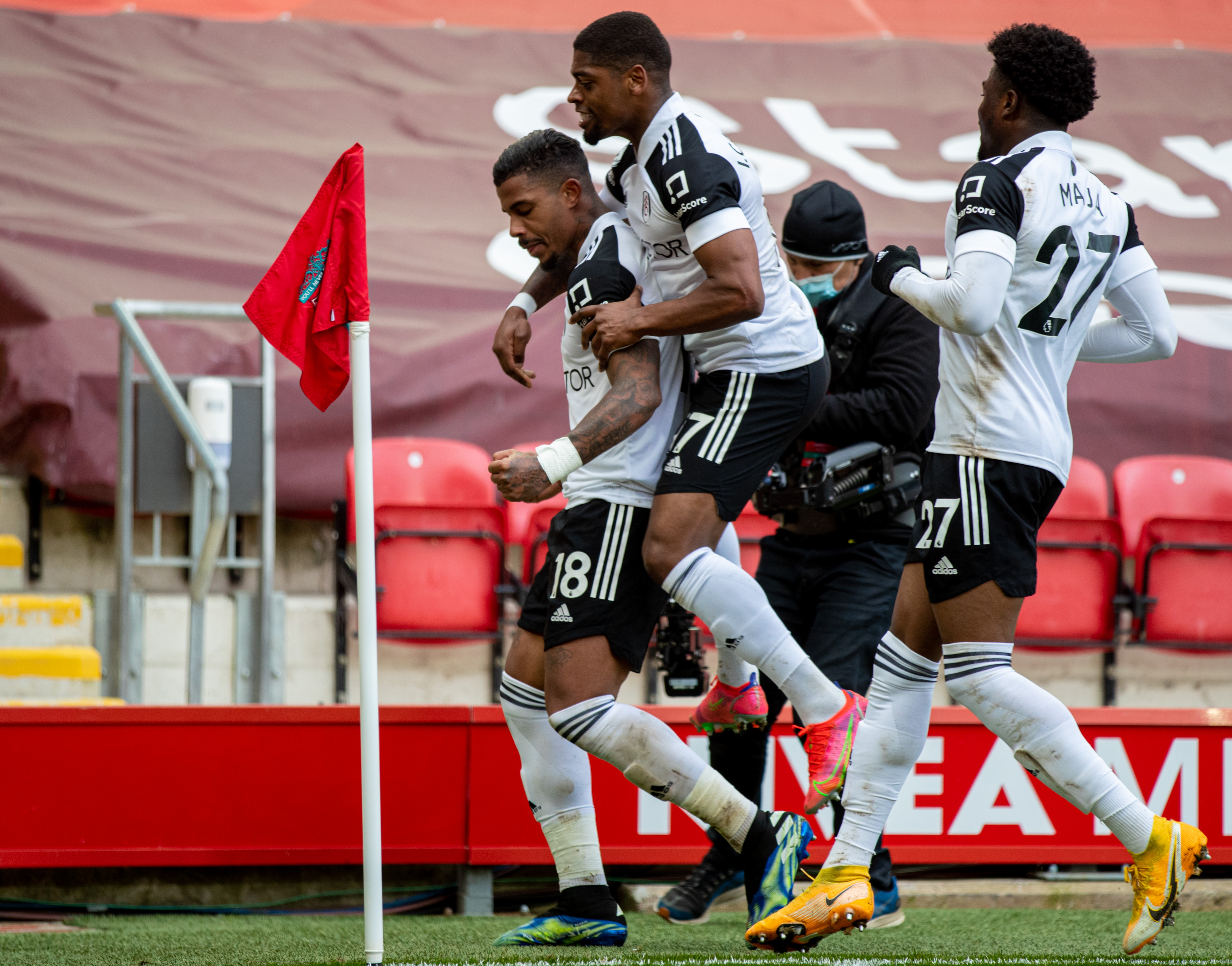 马竞卡塔内卡,主场完胜终结连败 马竞卡塔内卡,主场完胜终结连败