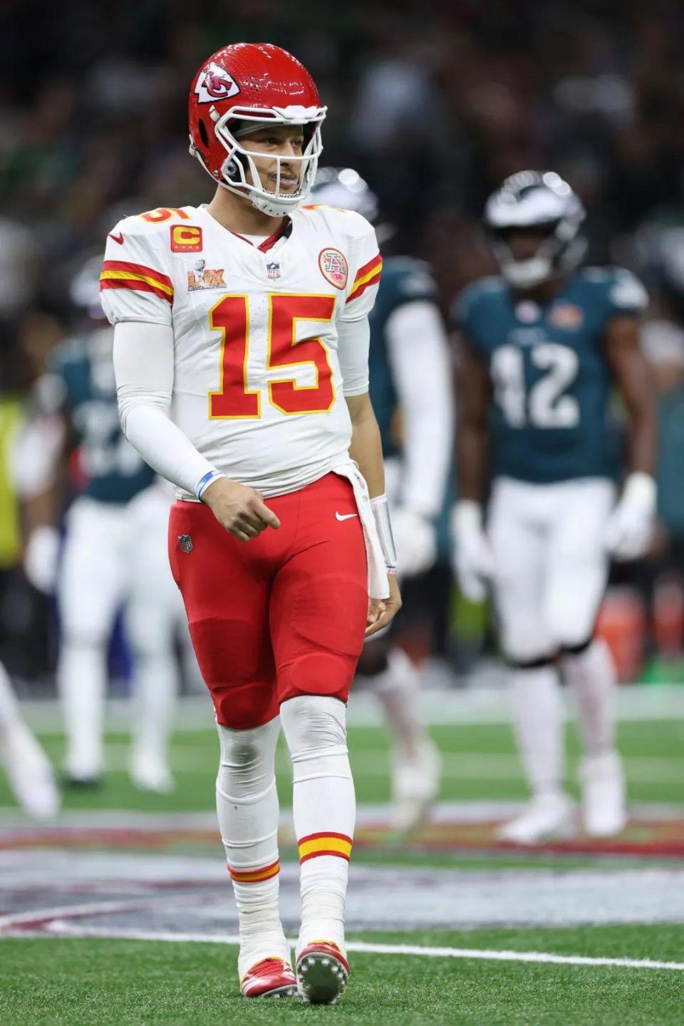 老鹰队员体现团队合作,赢得胜利 老鹰队员体现团队合作,赢得胜利