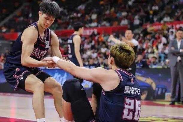 安徽男篮交锋贵州队,现场观众热情高涨的简单介绍 安徽男篮交锋贵州队,现场观众热情高涨的简单介绍