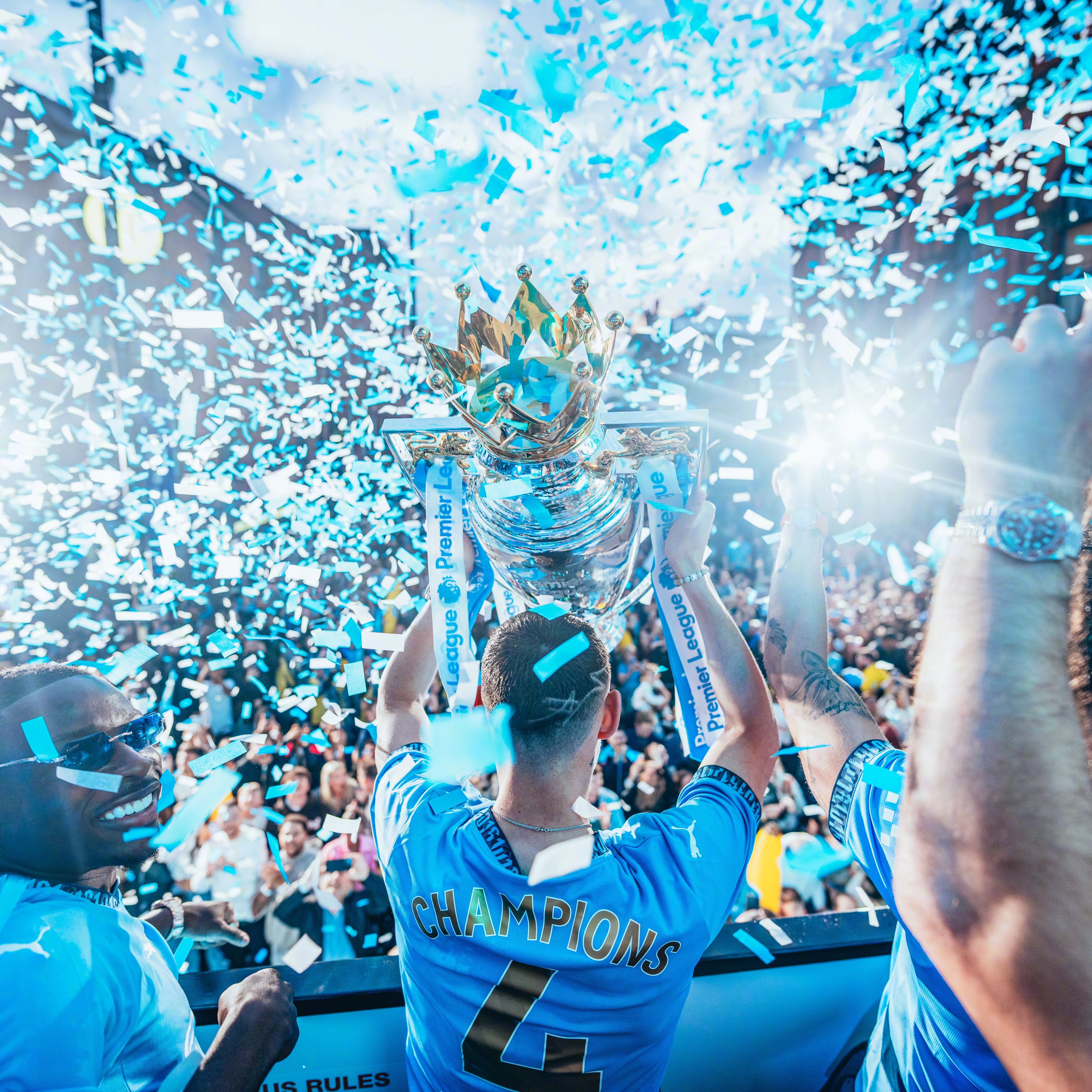 曼城客场挑战获胜,紧追英格兰足球冠军的简单介绍 曼城客场挑战获胜,紧追英格兰足球冠军的简单介绍