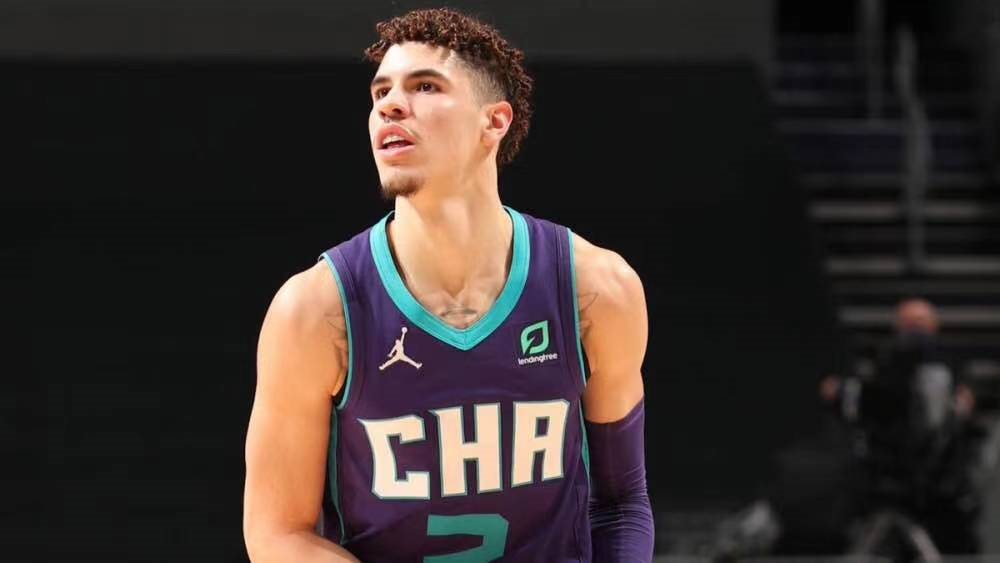 黄蜂队防守失守惨遭大败,亟需调整状态! 黄蜂队防守失守惨遭大败,亟需调整状态!