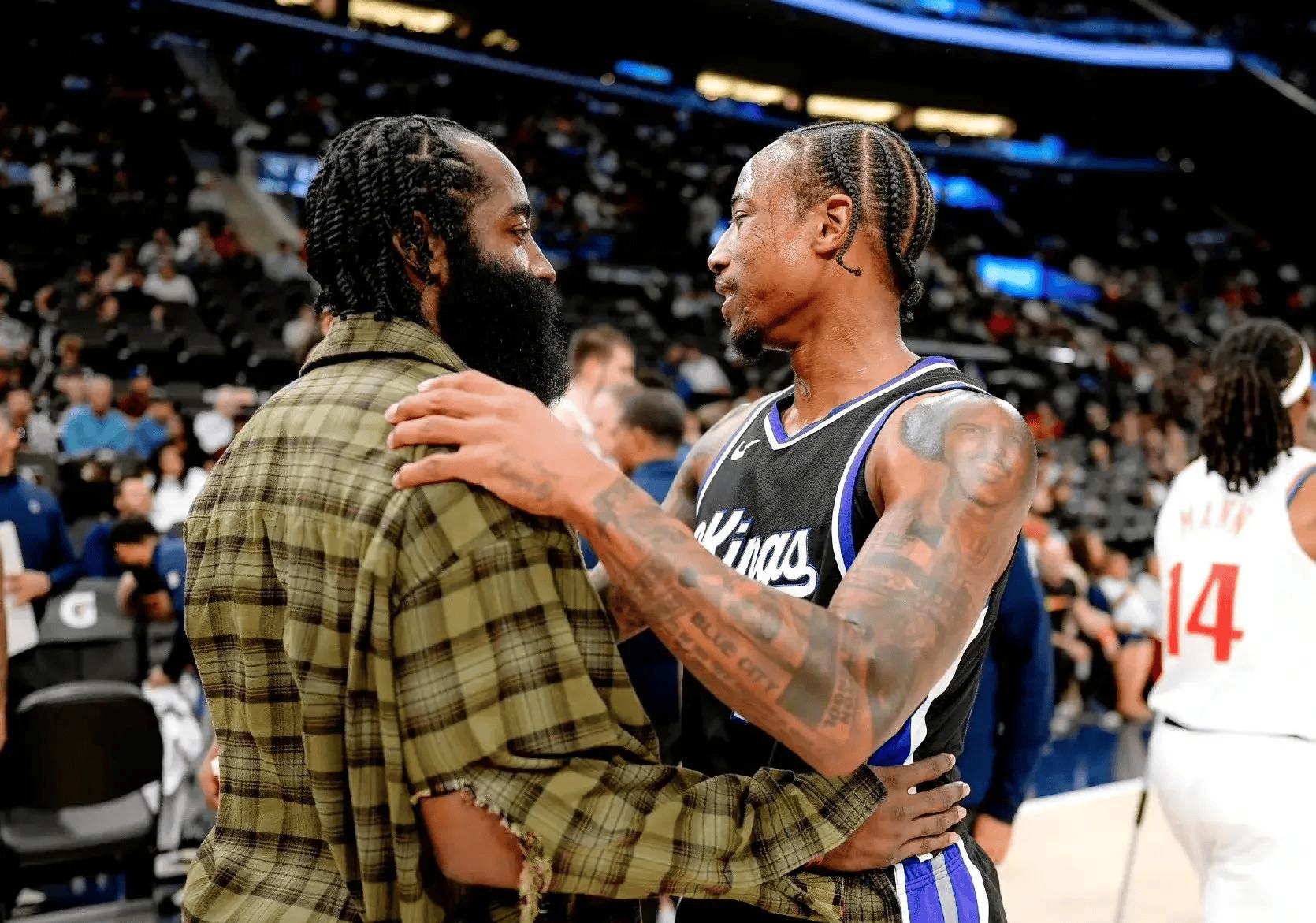 湖人逆转开拓者,英格拉姆压哨绝杀斩获6连胜。 湖人逆转开拓者,英格拉姆压哨绝杀斩获6连胜。