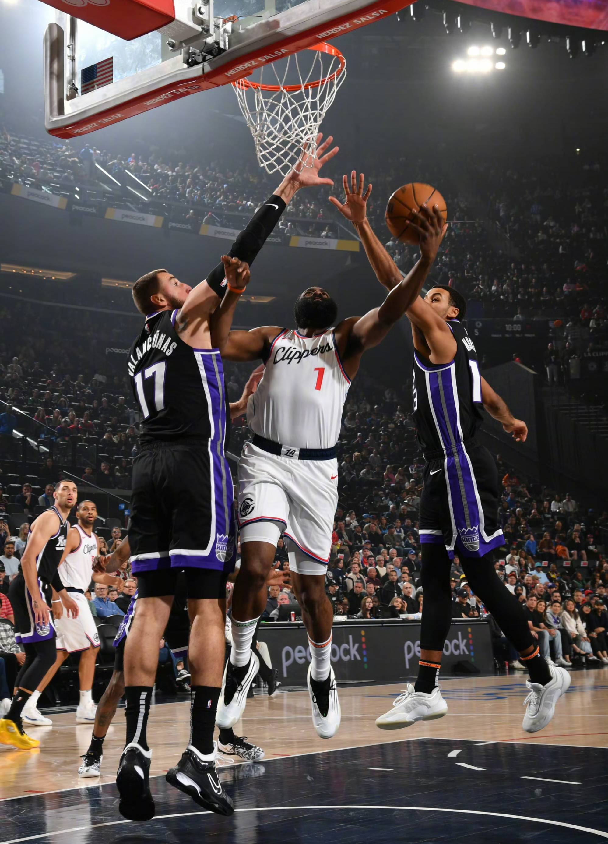 快船力克骑士,取得两连胜 快船力克骑士,取得两连胜