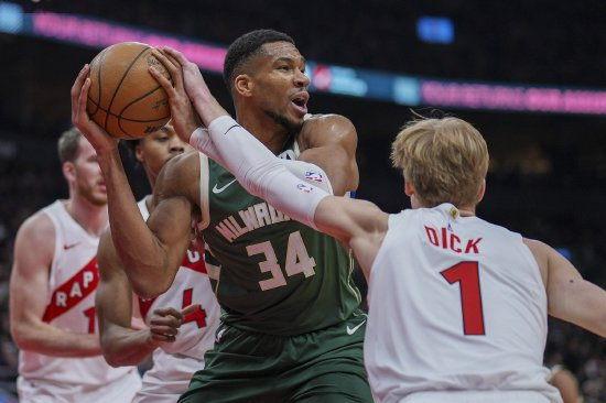 雄鹿擒开拓者,字母哥狂砍34+10,利拉德无力回天 雄鹿擒开拓者,字母哥狂砍34+10,利拉德无力回天