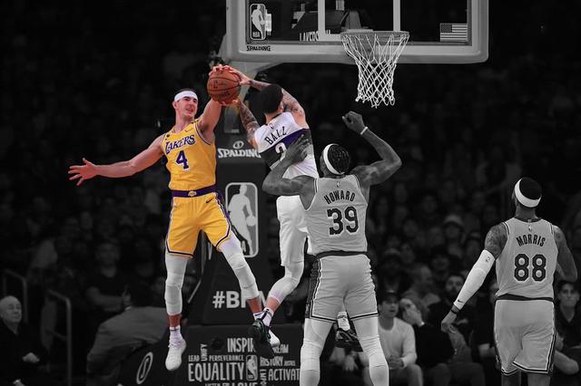 步行者完胜湖人，霍勒迪高光表现的简单介绍