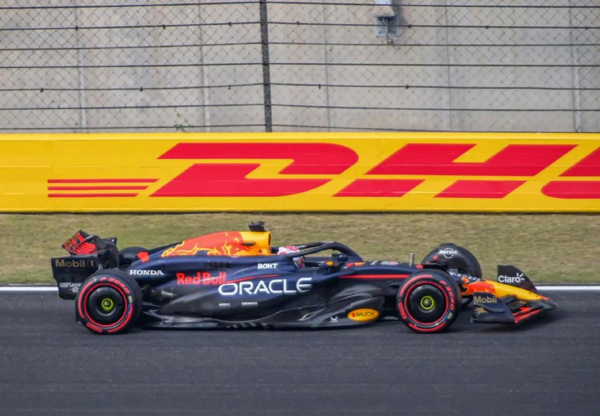 迈凯伦鏖战威廉姆斯，维斯塔潘关键制胜的简单介绍